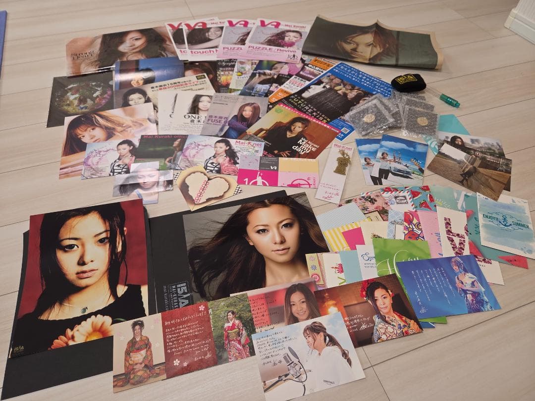 倉木麻衣　コレクションセット：ポスター・メダル・ストラップ