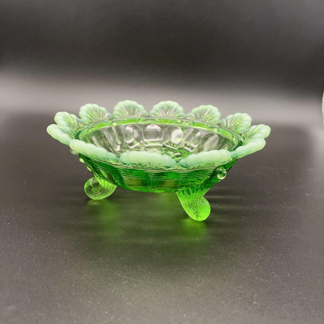 ヴィンテージ 足付きボウル グリーンオパールセントガラス 三つ脚