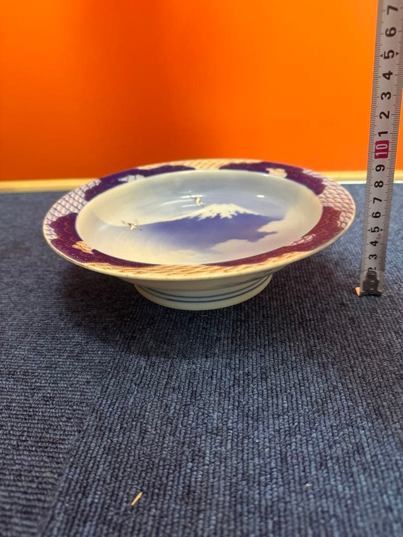 2059  深川製磁　染錦富士に双鶴松絵　深鉢　時代物