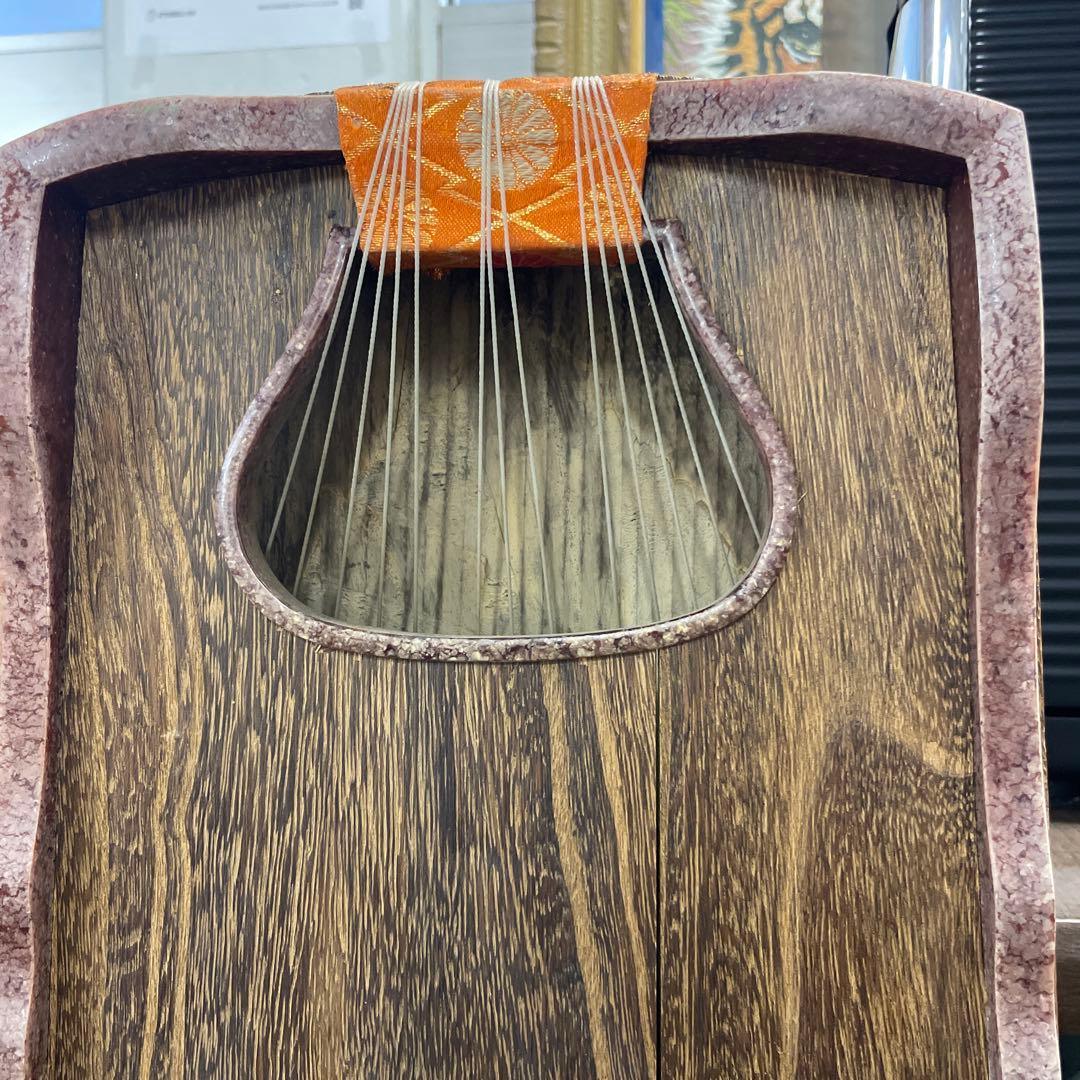 13弦お琴 並甲 すだれ彫り 舌に蒔絵の音色の良い