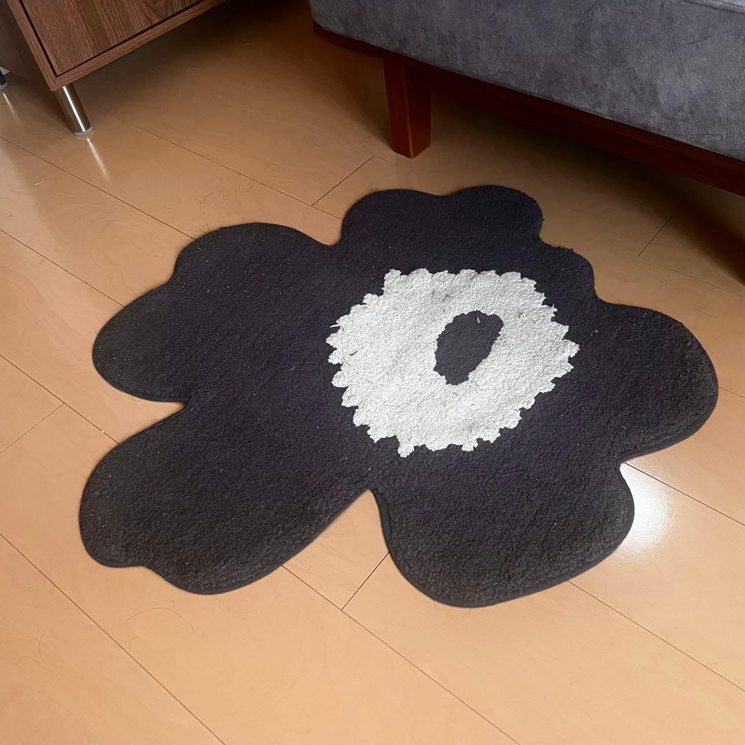 【marimekko】ウニッコ バスマット / ブラック × ホワイ