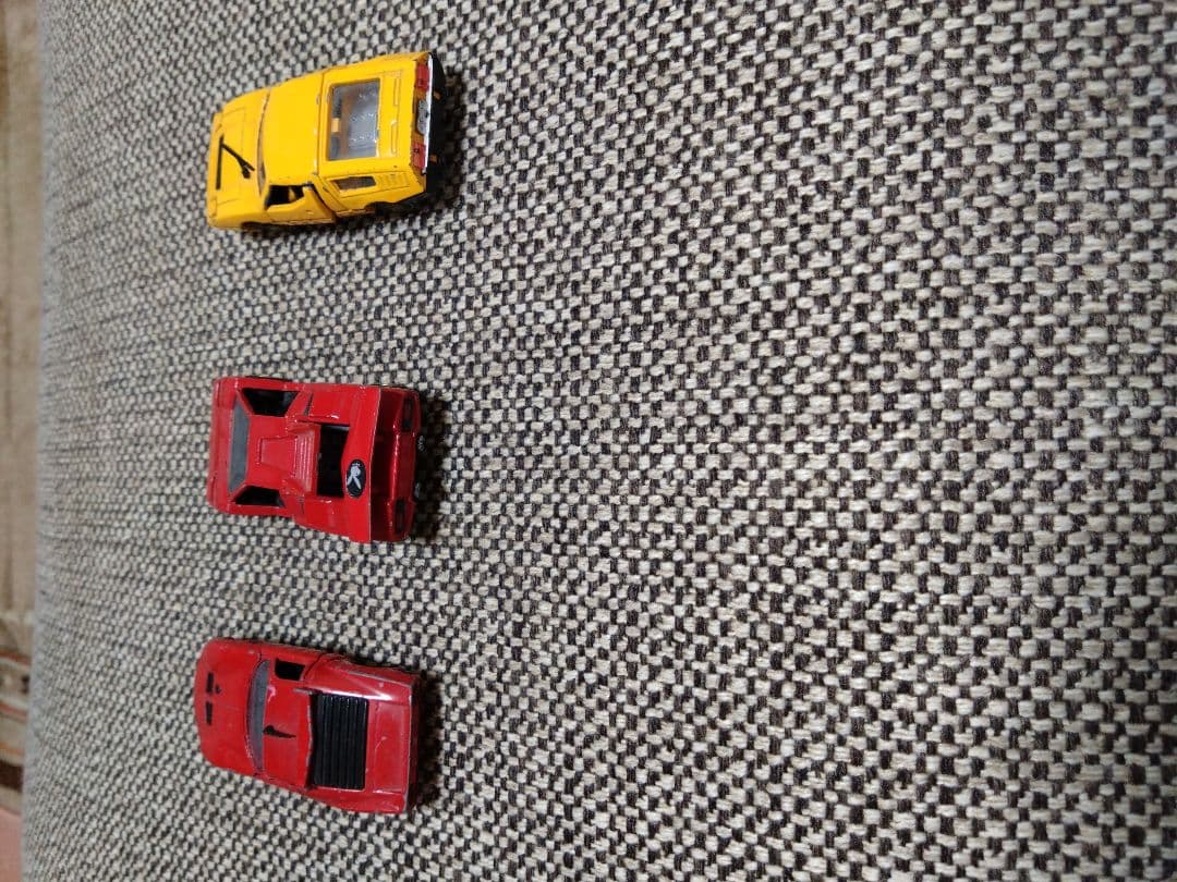 ミニカーセット 3台 赤と黄色