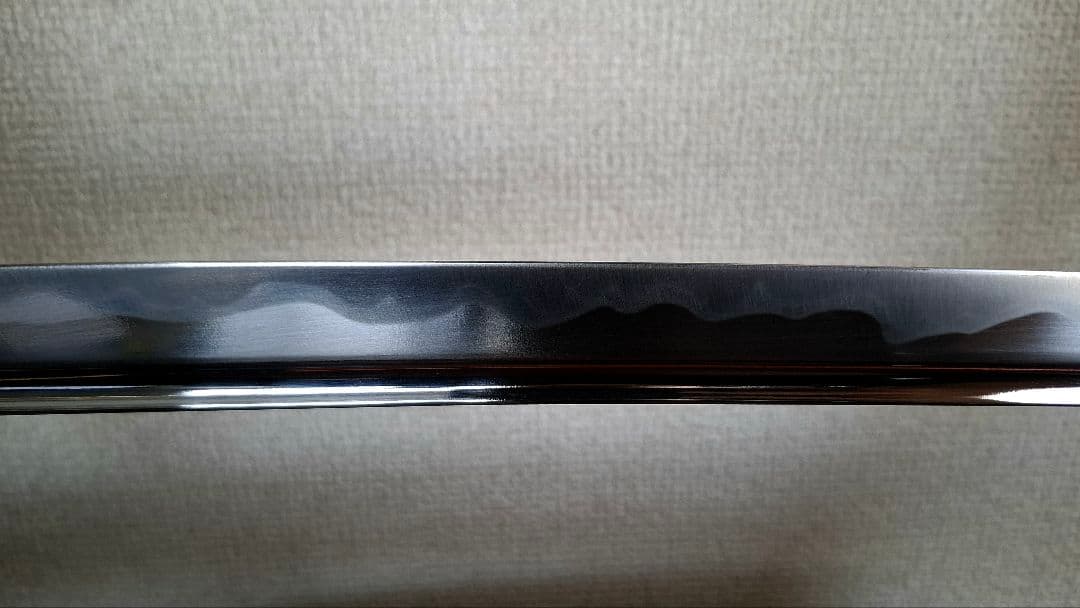 【高級居合刀】柄牛本革巻・鞘籐巻・二重刃紋　人気の2尺3寸5分、重さ鞘払851g