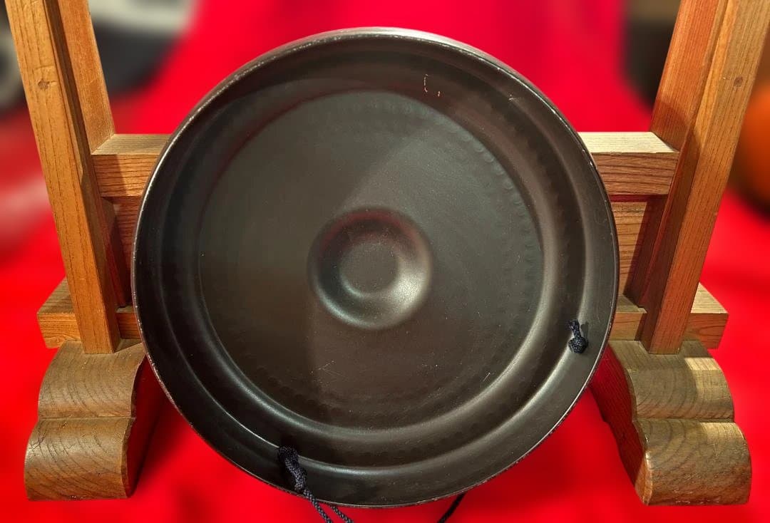 木製スタンドとバチ付きゴング