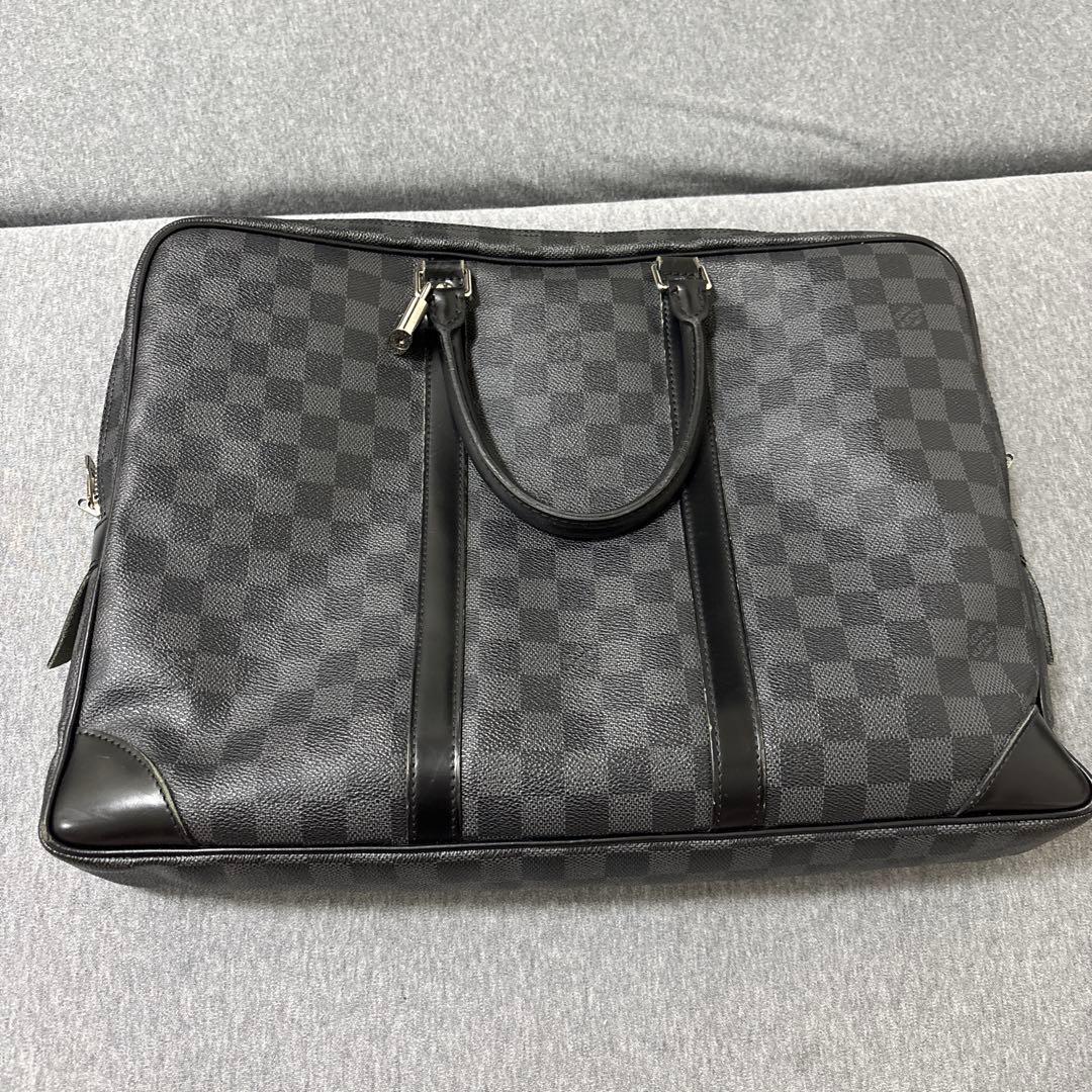 ルイヴィトン／ダミエ ポルト ドキュマン・ヴ オワヤージュ