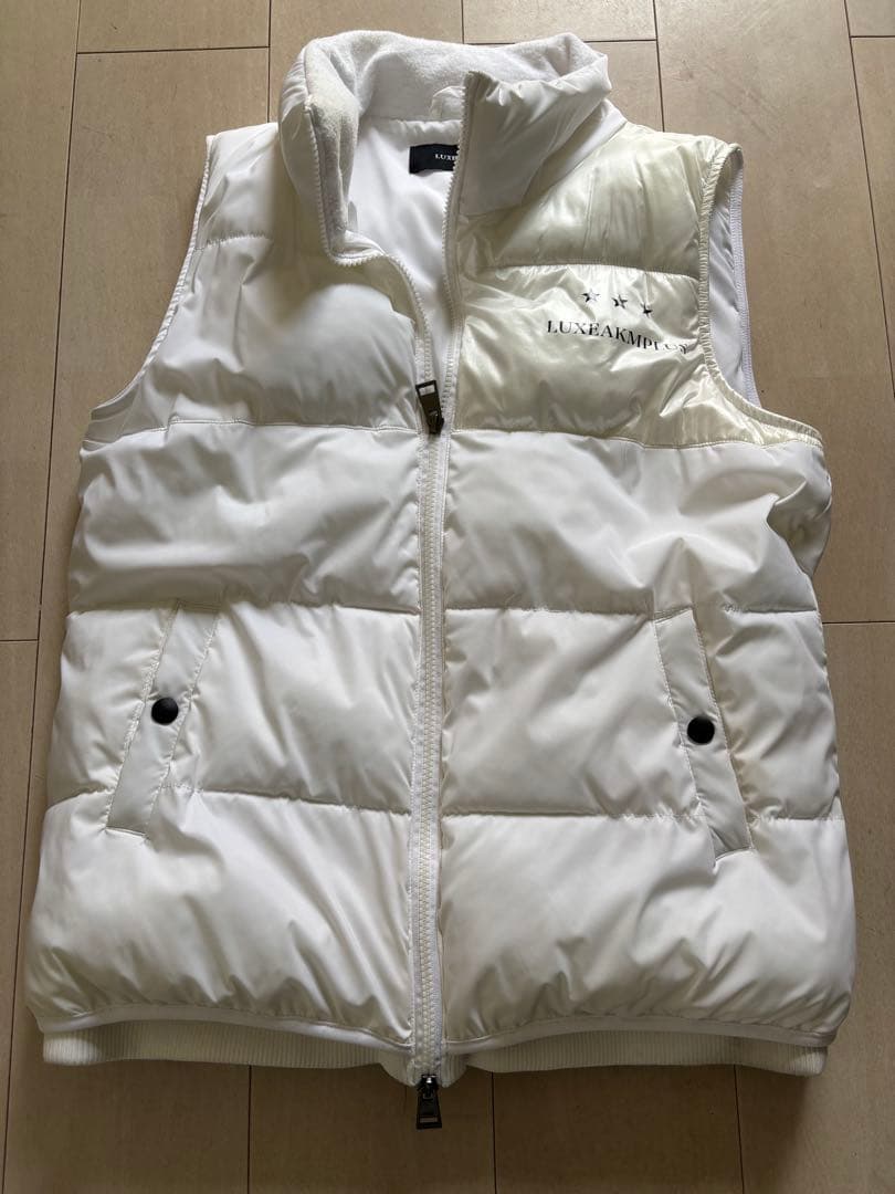 LUXEAKMPLUSホワイト 中綿ベスト、パンツセットアップ