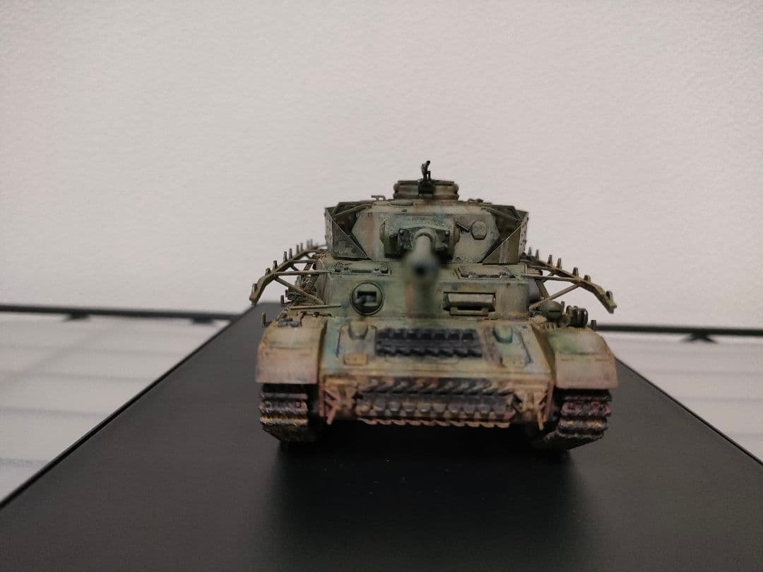 タミヤ1/48ドイツ4号戦車J型プラモデル　完成品　（ディスプレイケース付き）