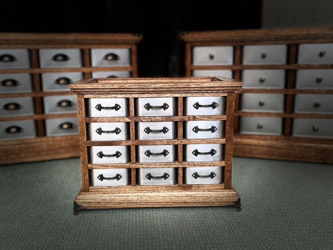 ハンドメイド　クラシックデザイン　木製収納箪笥　スチール缶　レトロ　コレクション