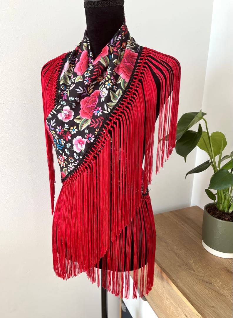 フラメンコ　マントンシージョ　ブラックマントン風花柄水玉　ダークレッドフレコ