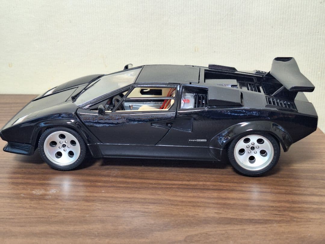 ミニカー ランボルギーニ カウンタック 1/18 ブラック