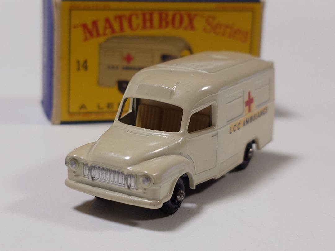 MATCHBOX 　No.14 　LOMAS AMBULANCE