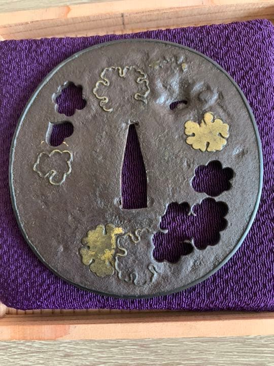 鍔　雪花紋　鉄鍔　赤銅覆輪