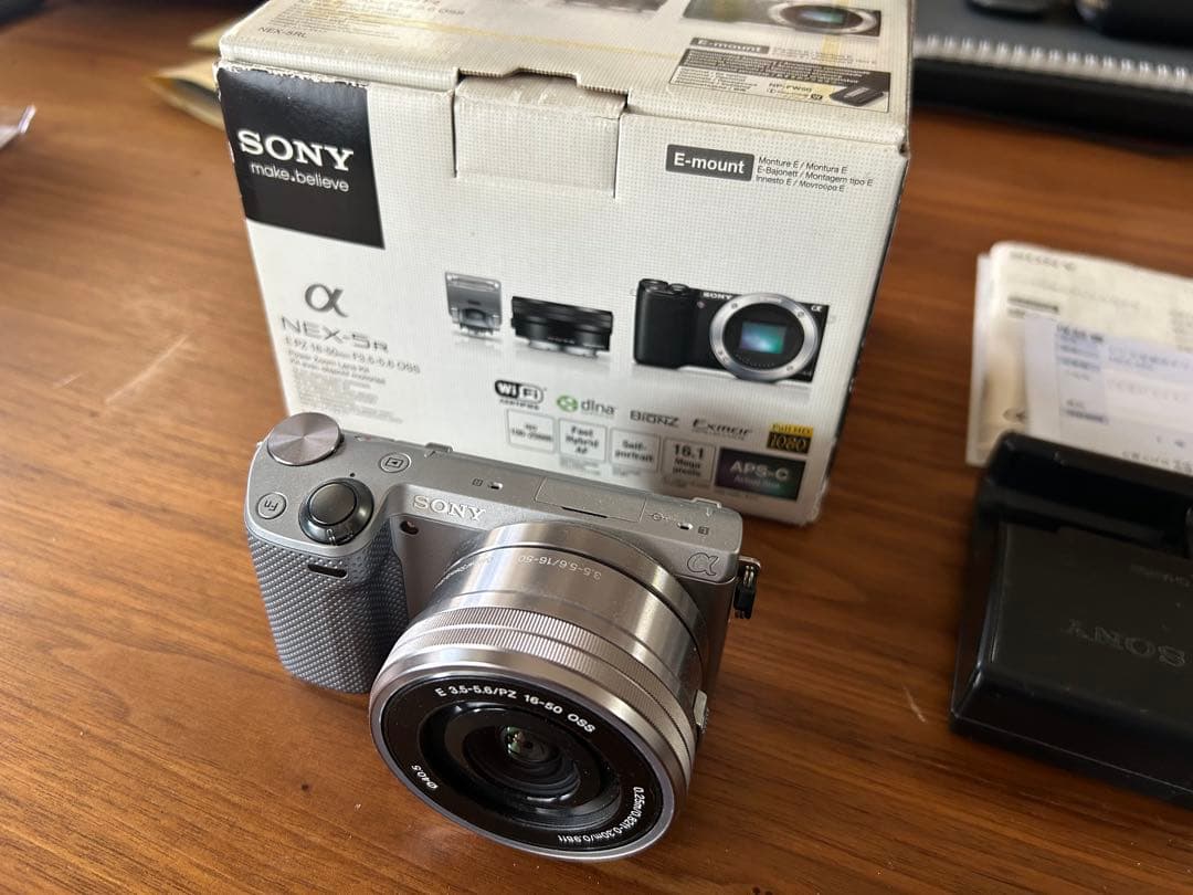 SONY NEX-5R ミラーレスカメラ Eマウント　レンズ他おまけ付き