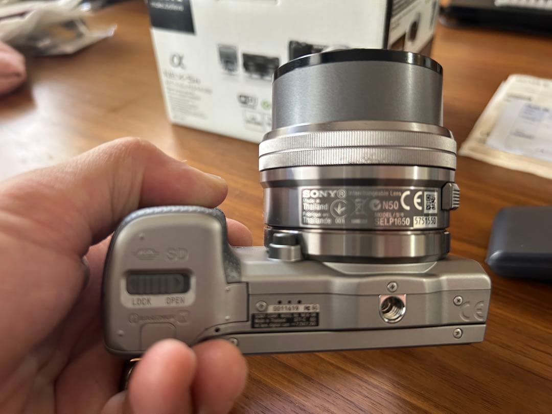 SONY NEX-5R ミラーレスカメラ Eマウント　レンズ他おまけ付き