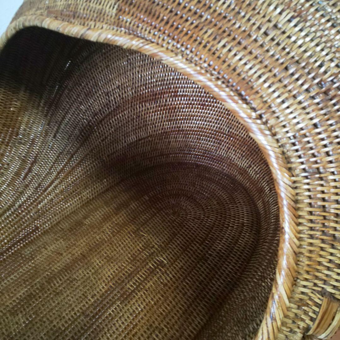 丸みを帯びたラタン製 ベビーベット アンティーク