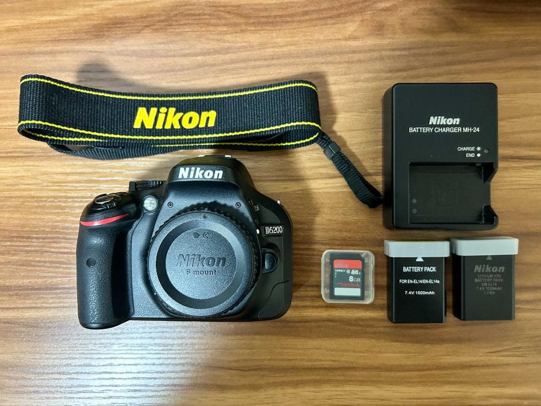 Nikon D5200 デジタル一眼レフカメラ