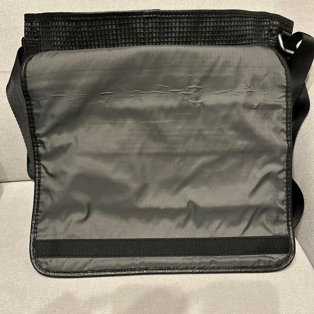 【超美品】DIESEL ディーゼル レザーメッセンジャーバッグ メタルロゴ 古着