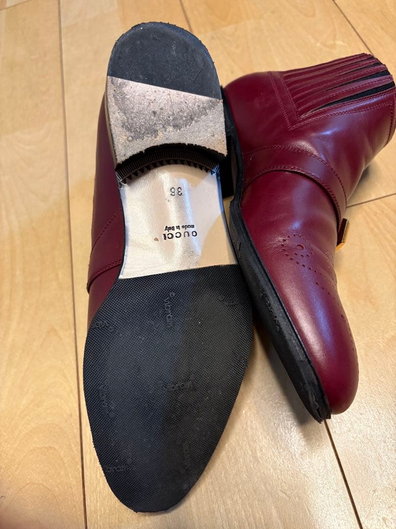 Gucci メダリオン レザーベルト ショートブーツ