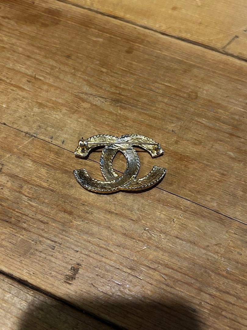 ビンテージ　CHANEL ロゴブローチ ゴールド