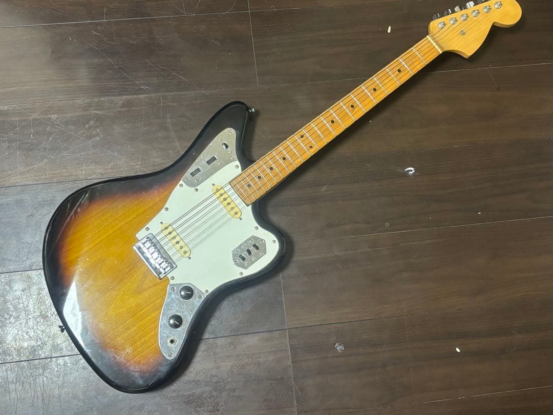 fender ジャガータイプ　SUGIZO？