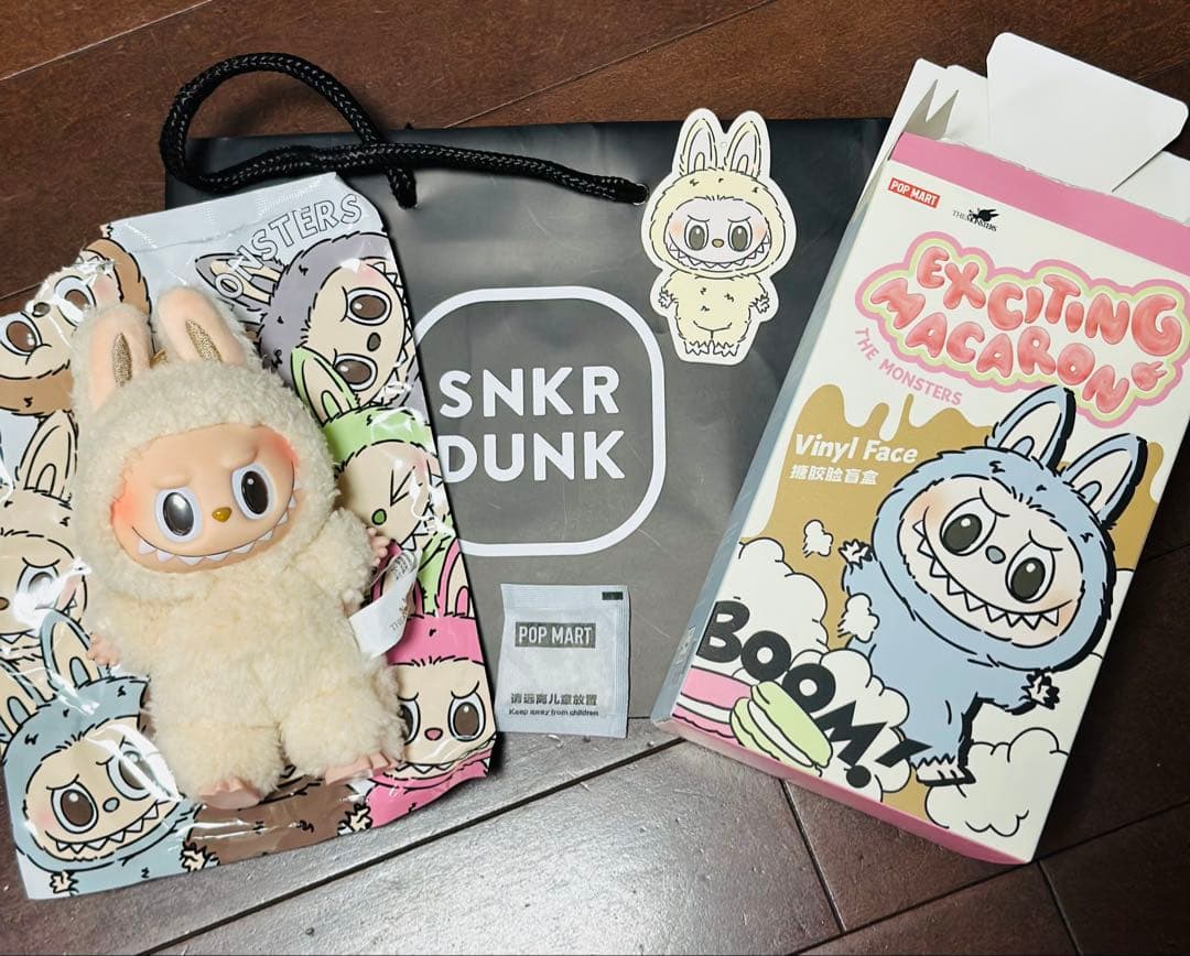 正規品新品LabubuラブブPOPMARTマカロンぬいぐるみSNKRDUNK