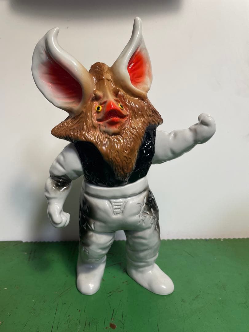 怪獣ソフビ　グレー成形イカルス星人　バンダイ