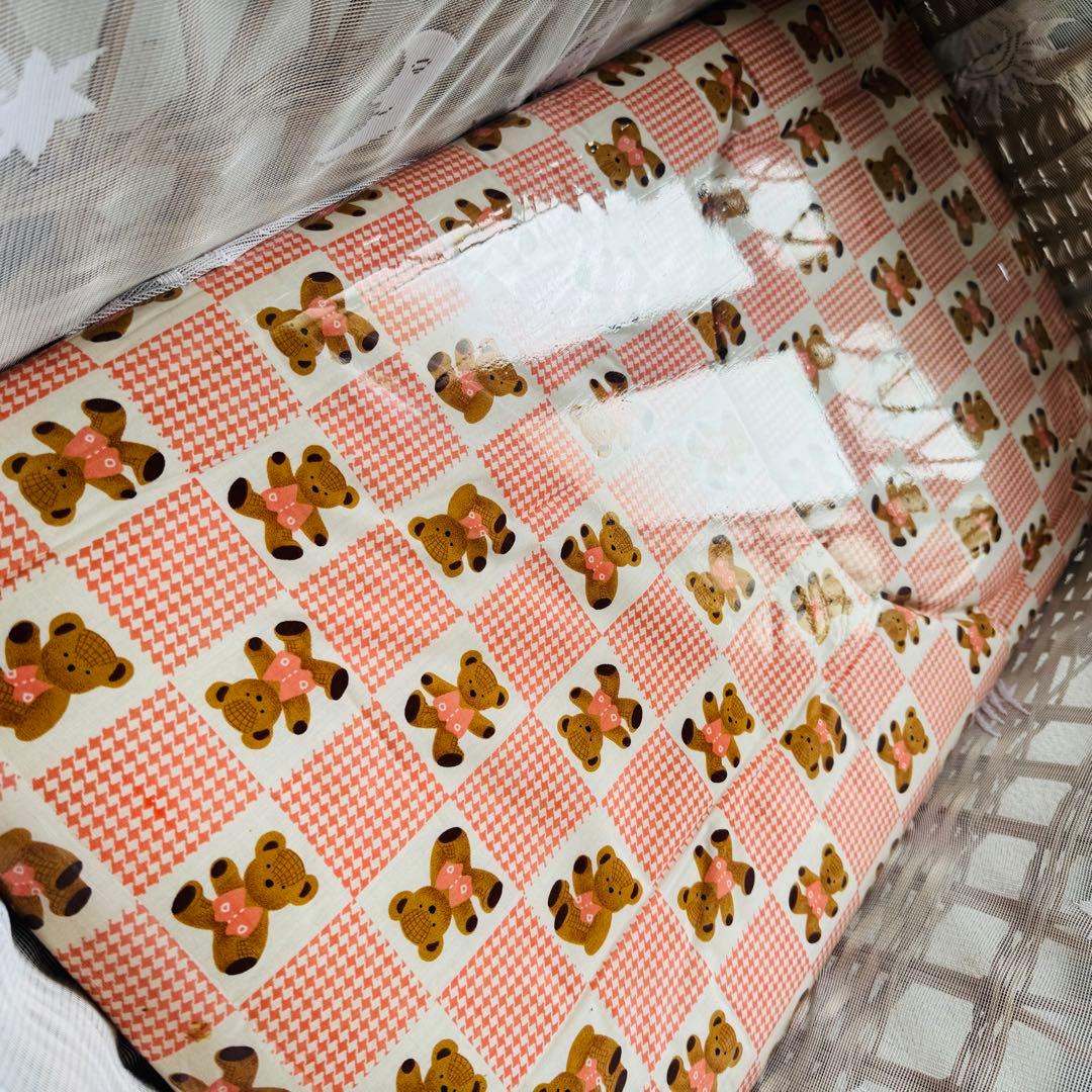 ラタン　籐　レース　ベビーベッド　ベビー家具　キャスター付き　　防水マット付き