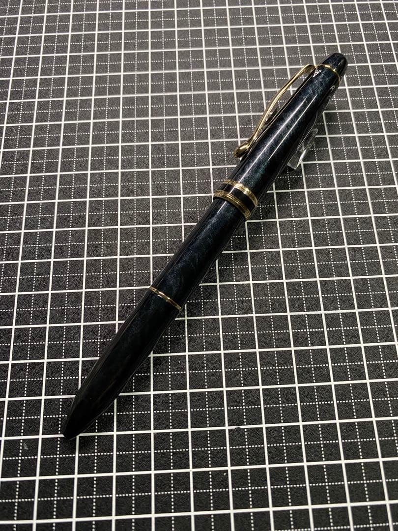 PILOT 3+1 EXECT BLACK&GRAY 多機能ペン