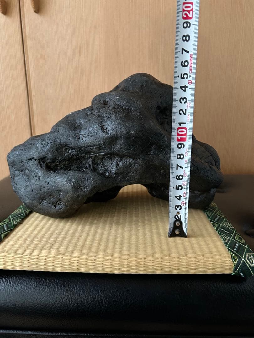 新潟県南魚沼市　水無川産　八海石うぶ石　何処からでも観れる珍しい一石