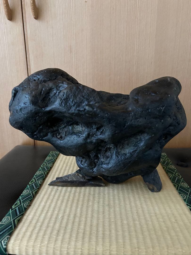 新潟県南魚沼市　水無川産　八海石うぶ石　何処からでも観れる珍しい一石