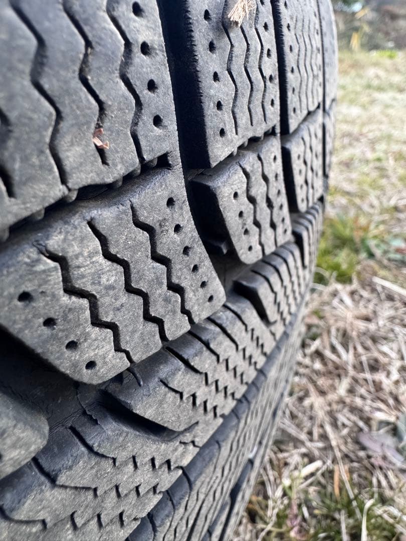 スタッドレス　ホイール　デルタフォースオーバル　ミシュラン　プラド
