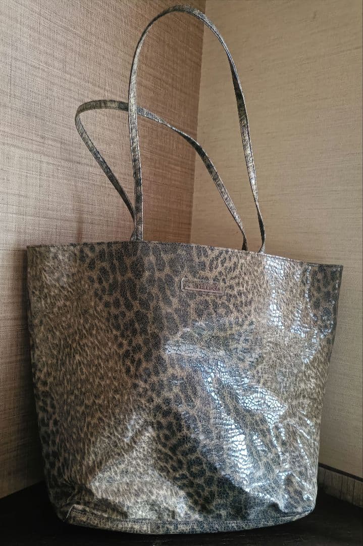 のんちゃんロベルトカヴァリ FREEDOM 大容量　バッグ レオパード柄