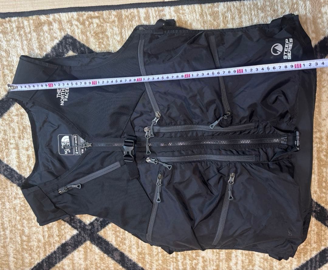 貴重なMサイズ•ノースフェイス・パウダーガイドベスト・重さ1.1kg
