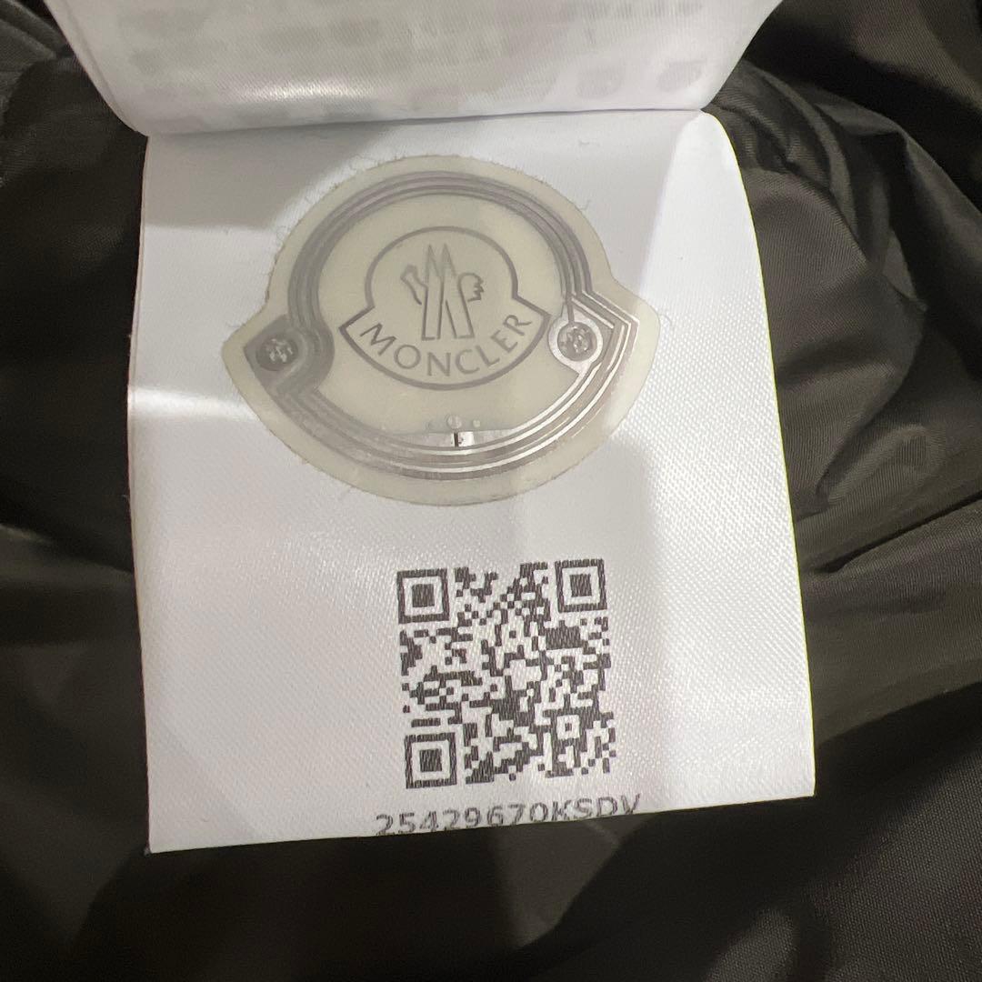 た*う様 【QR鑑定済】MONCLER フード付きダウンジャケット オリーブグリ