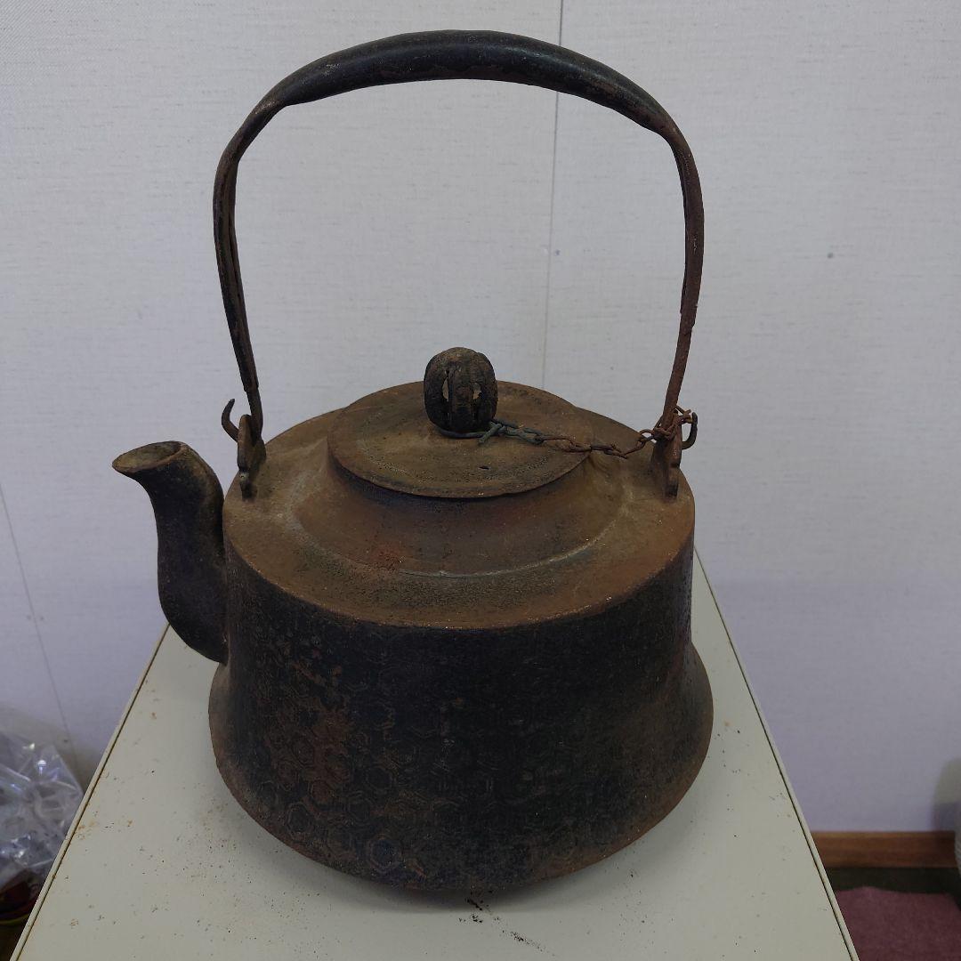 黒色 鉄瓶 装飾模様付き