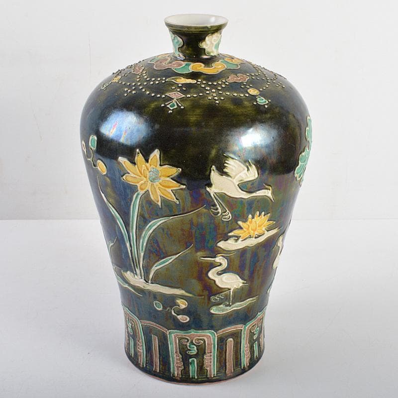 中国　黒交趾法花三彩蓮池鶴文　梅瓶　M　R5611B