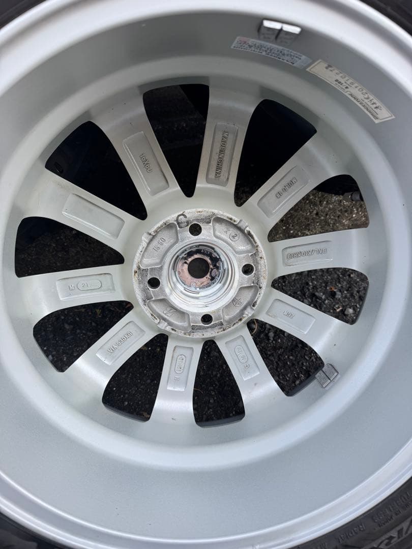 コンパクトカー‼️ブリヂストン‼️16インチ‼️スタッドレスタイヤ‼️2020年製バリ山