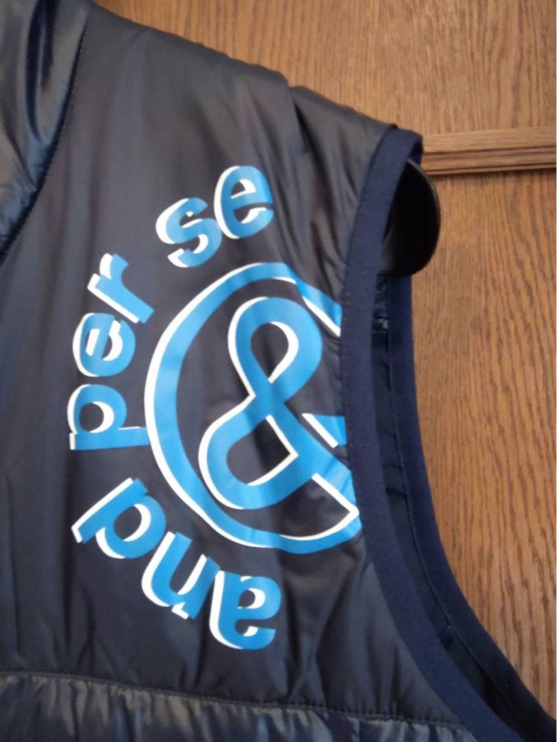 and per seのメンズ用中綿ゴルフ用ベスト