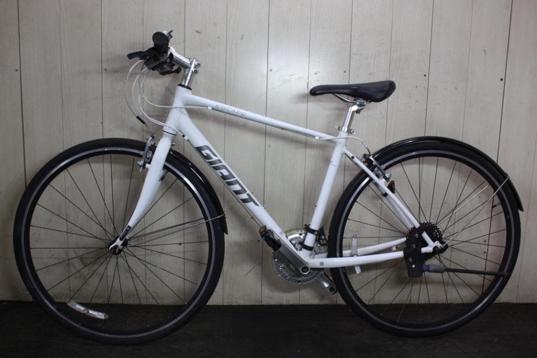 GIANT ESCAPE R3 700C アルミ 24速 470mm 白色クロス