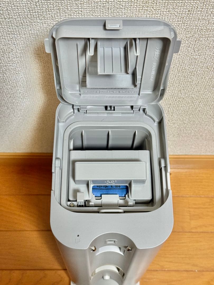 パナソニック セパレート型コードレススティック掃除機 MC-NS70F