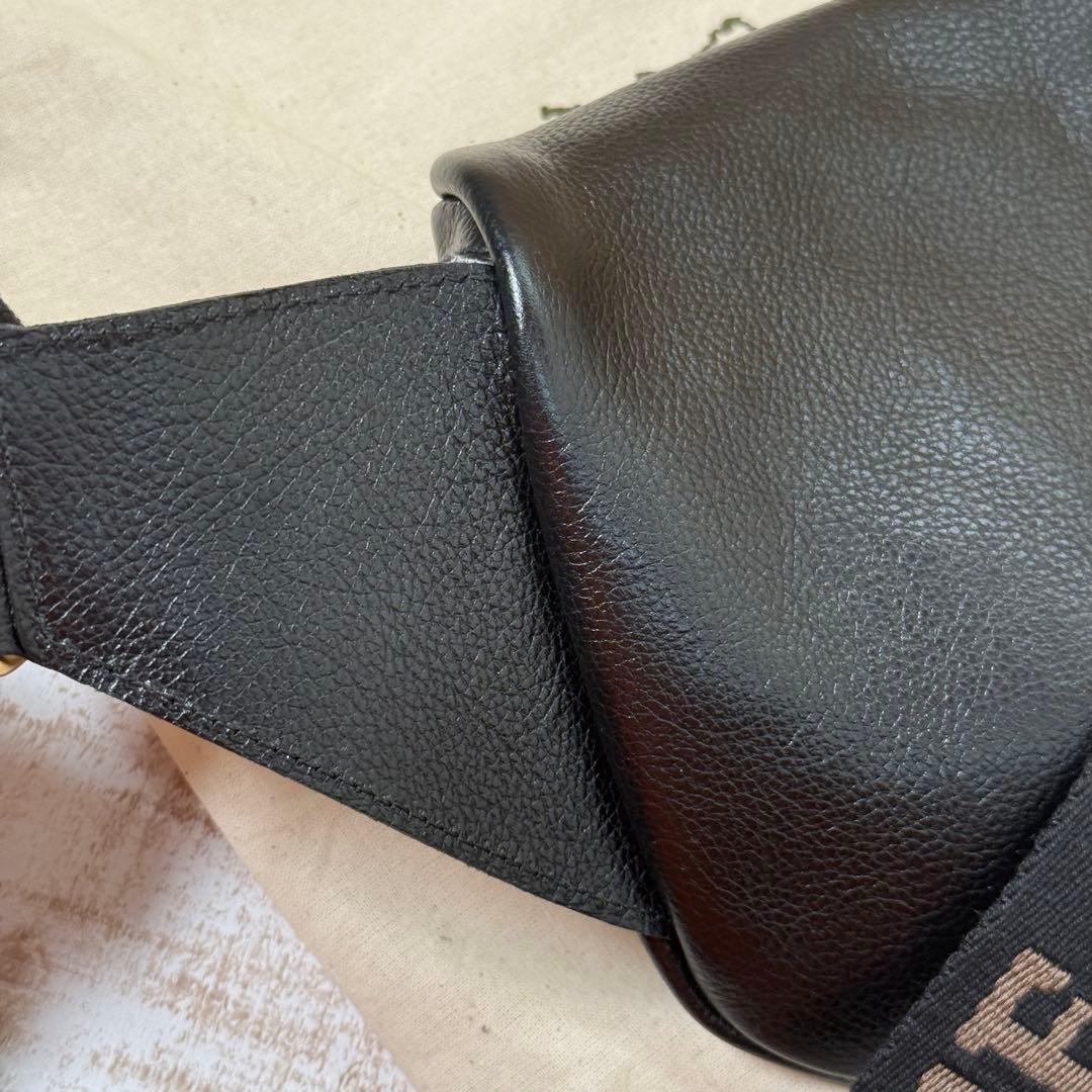 未使用　il bisonte イルビゾンテ　バムバッグ ボディーバッグ