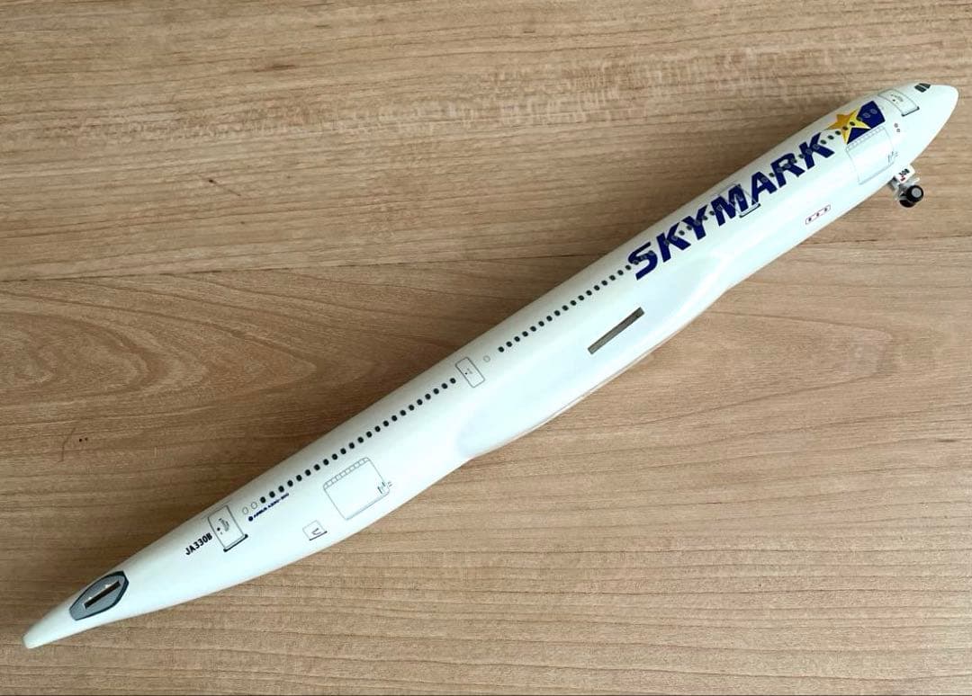 【美品　絶版品】SKYMARK AIRBUS A330-300 模型　プラモ