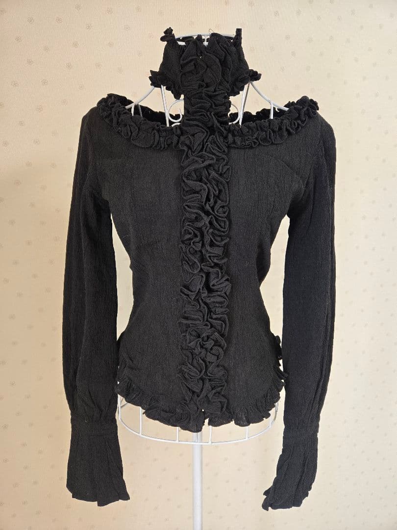 Na+H フリル付きブラック長袖シャツ
