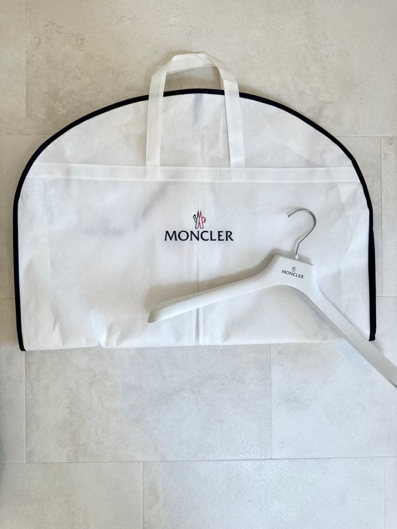 【最終お値下げ】MONCLER モンクラー ダウンジャケット 白ワッペン