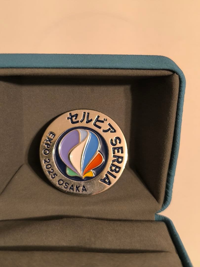 万博セルビア館超激レアスタッフ限定ピンバッジ非売品