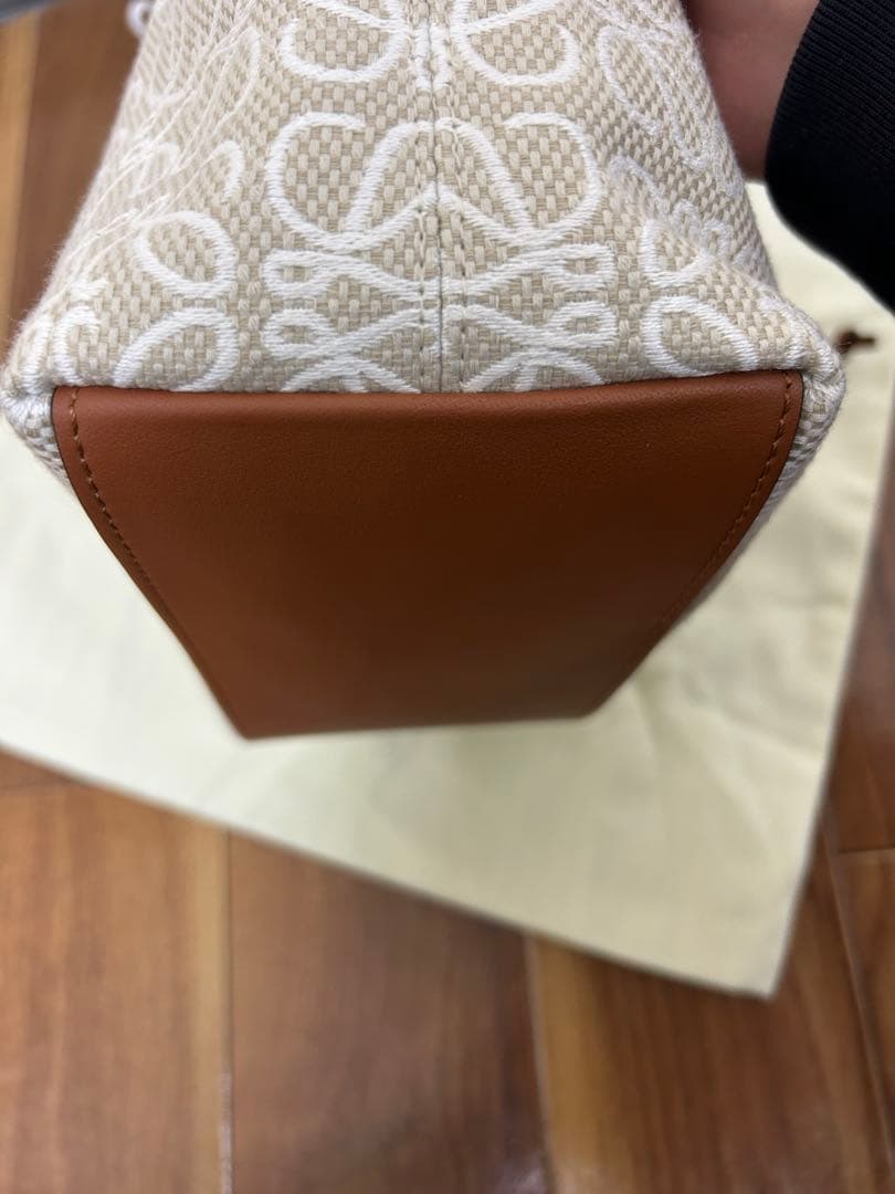 ロエベ キュービィ アナグラム ショルダーバッグ