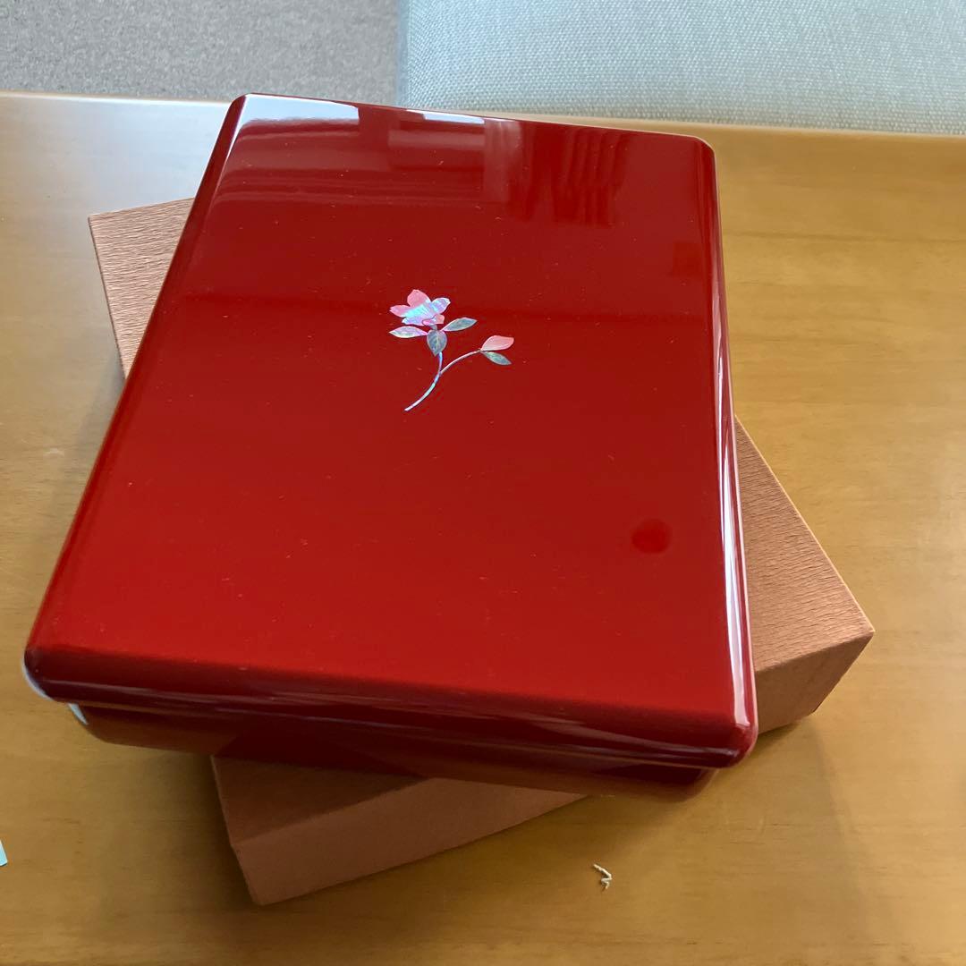 大幅お値下げ　高岡漆器　赤い漆器 文箱 花のデザイン（青貝）