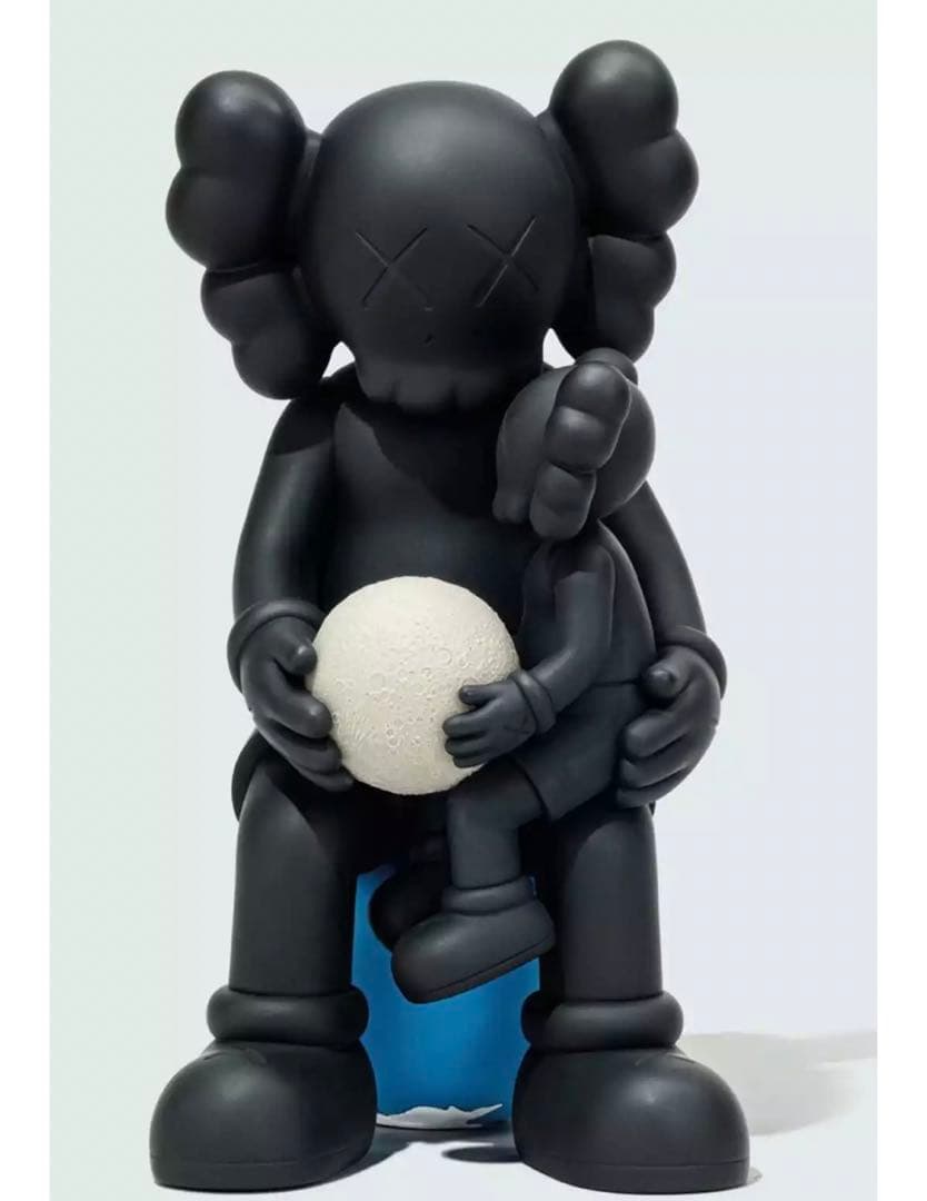 KAWS holiday Thailand フィギュア　ブラック