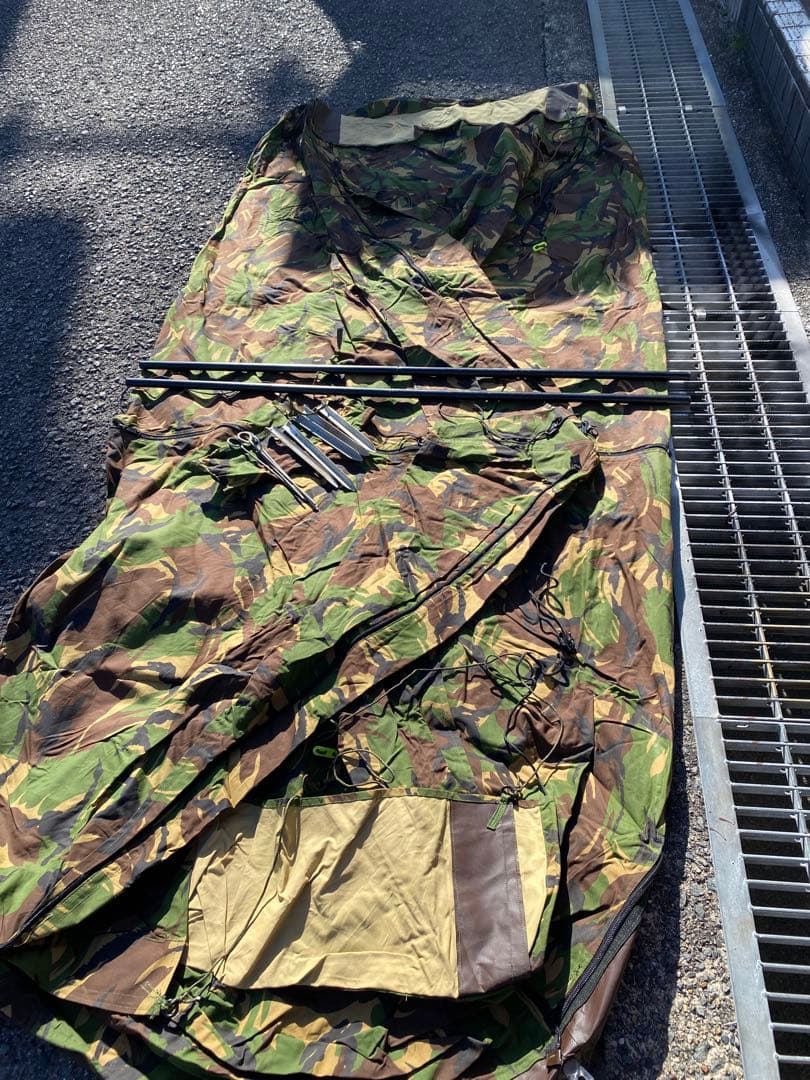 新品未使用　極上品です　オランダ軍　迷彩柄テント ポール・ペグ付き。