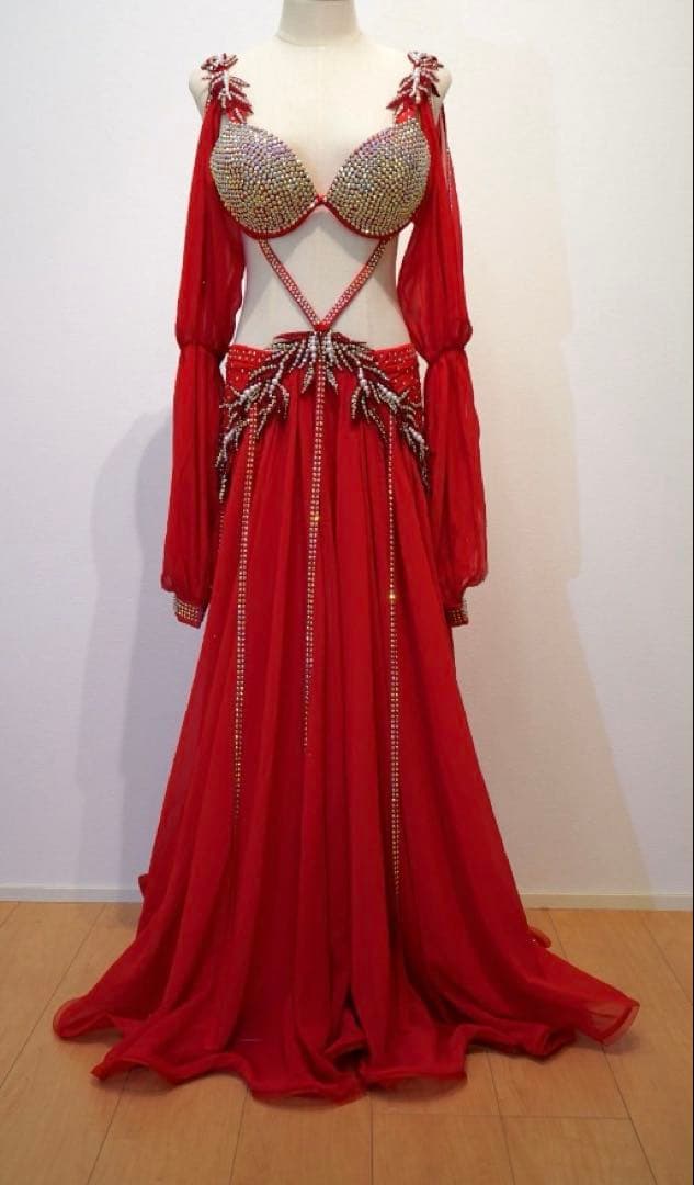 赤いベリーダンスドレス